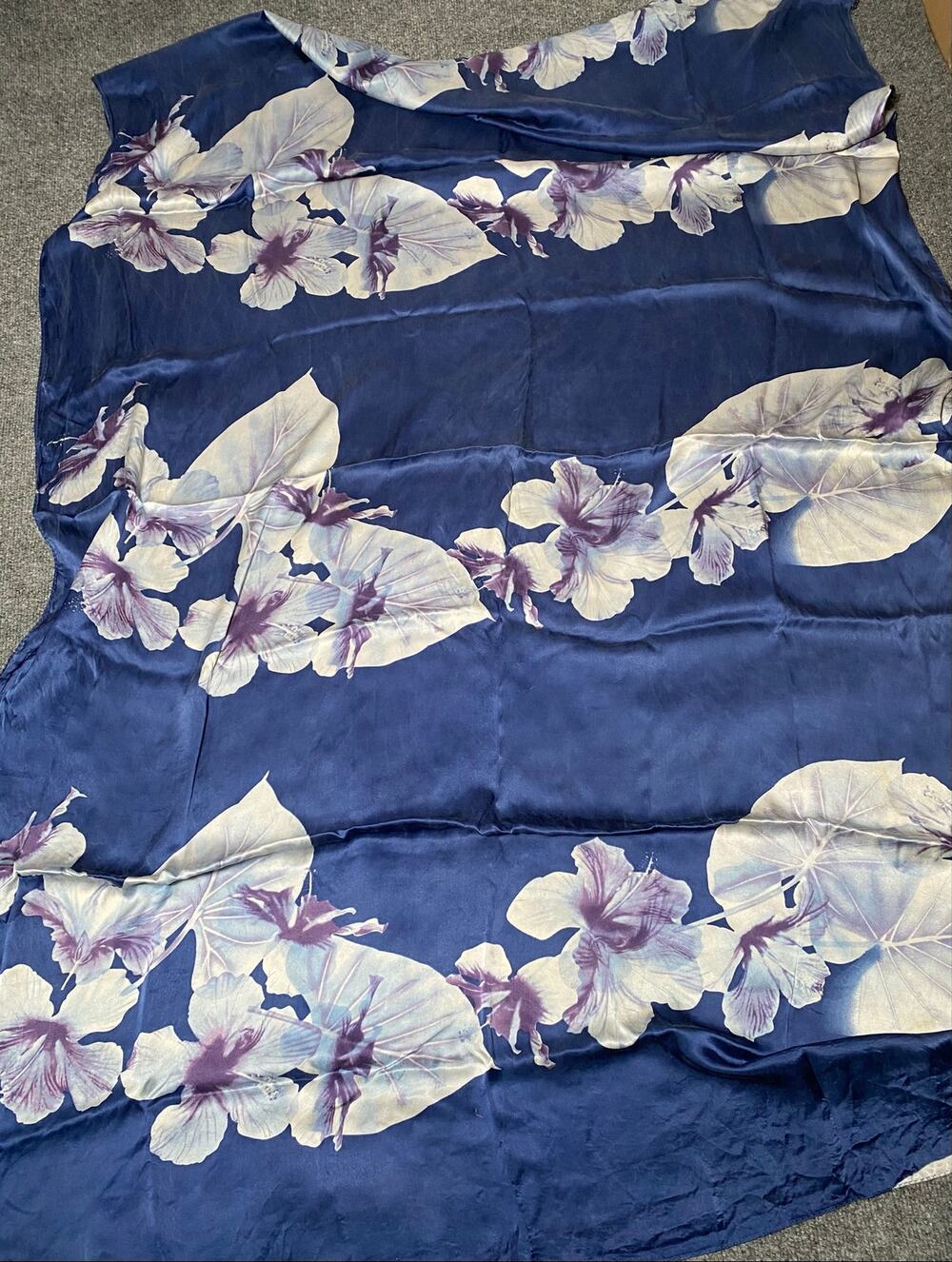 Vintage Y2K Victoria’s Secret 100% Silk Hibiscus Floral Shawl Wrap Scarf 68x42